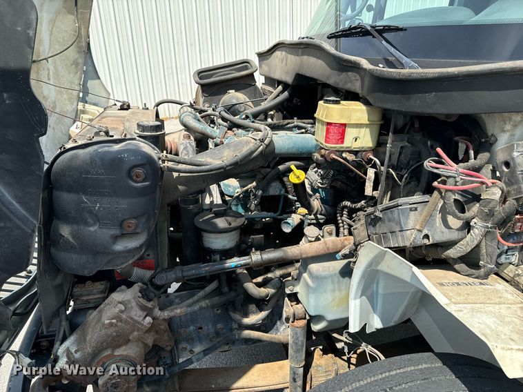 image for item DX1143 2007 International 4400 box truck