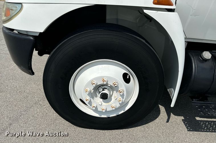 image for item DX1143 2007 International 4400 box truck