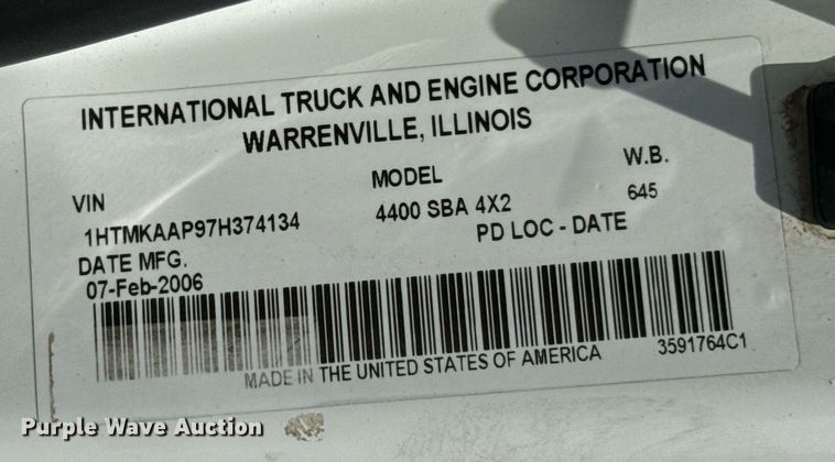 image for item DX1143 2007 International 4400 box truck