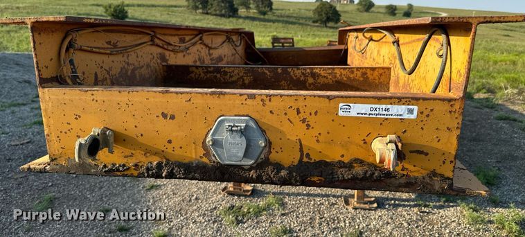 image for item DX1146 1988 Holden Industries HLB36225 equipment trailer