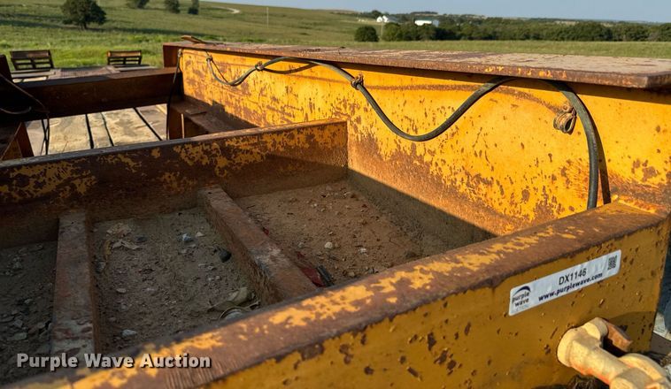 image for item DX1146 1988 Holden Industries HLB36225 equipment trailer