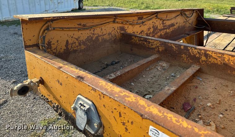 image for item DX1146 1988 Holden Industries HLB36225 equipment trailer