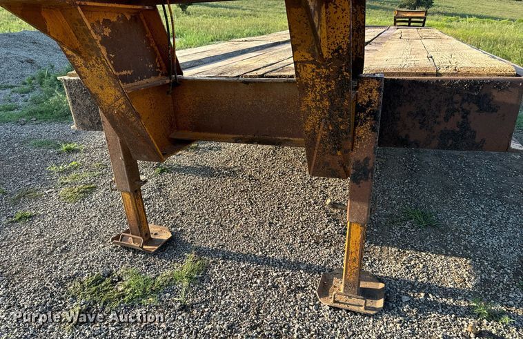 image for item DX1146 1988 Holden Industries HLB36225 equipment trailer