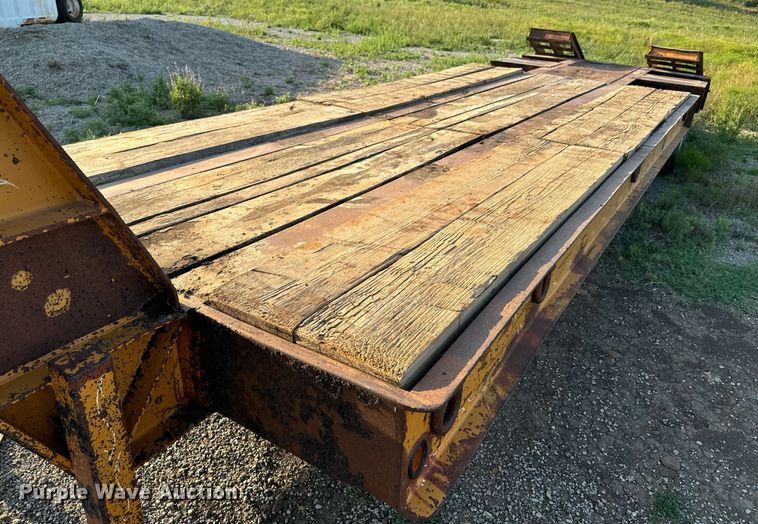 image for item DX1146 1988 Holden Industries HLB36225 equipment trailer