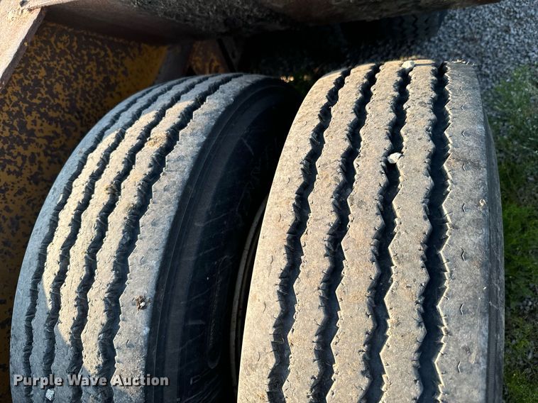 image for item DX1146 1988 Holden Industries HLB36225 equipment trailer