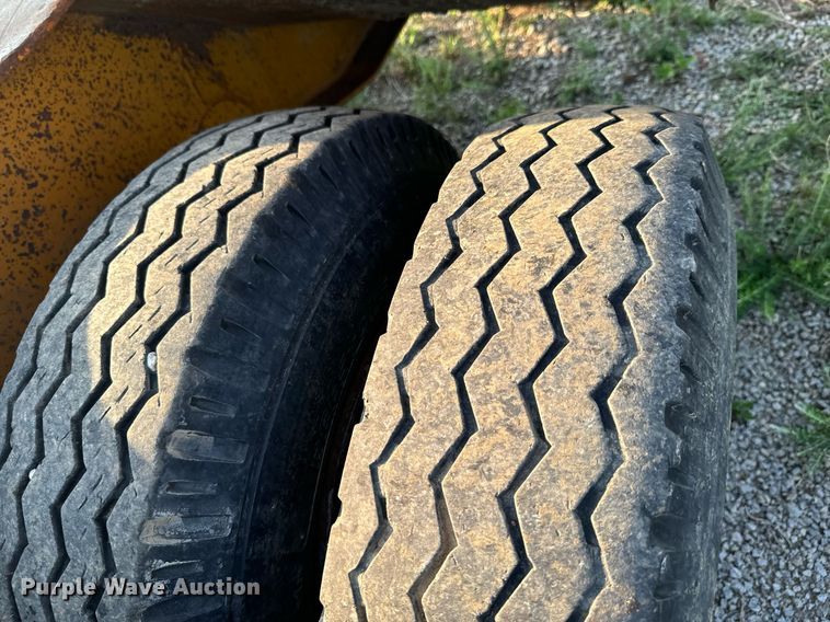 image for item DX1146 1988 Holden Industries HLB36225 equipment trailer