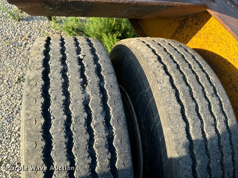 image for item DX1146 1988 Holden Industries HLB36225 equipment trailer