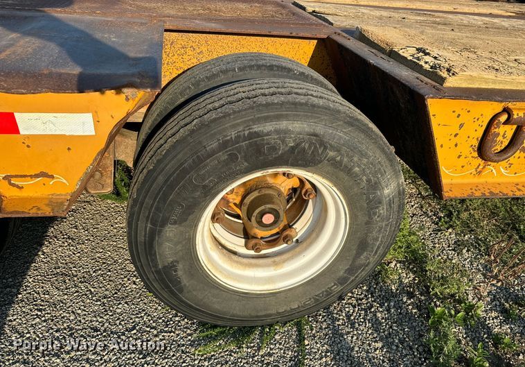 image for item DX1146 1988 Holden Industries HLB36225 equipment trailer