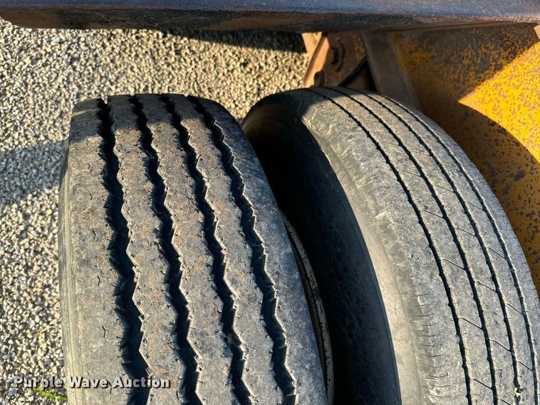 image for item DX1146 1988 Holden Industries HLB36225 equipment trailer