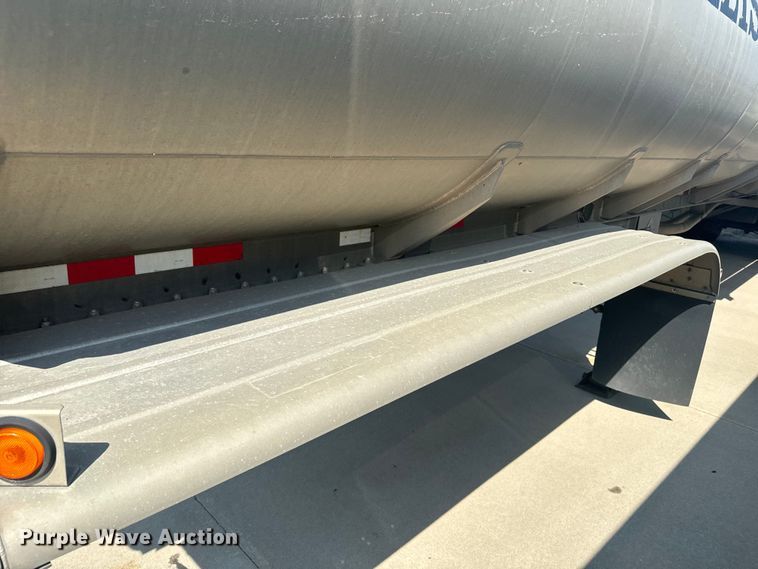 image for item EE7545 2005 Polar tank trailer