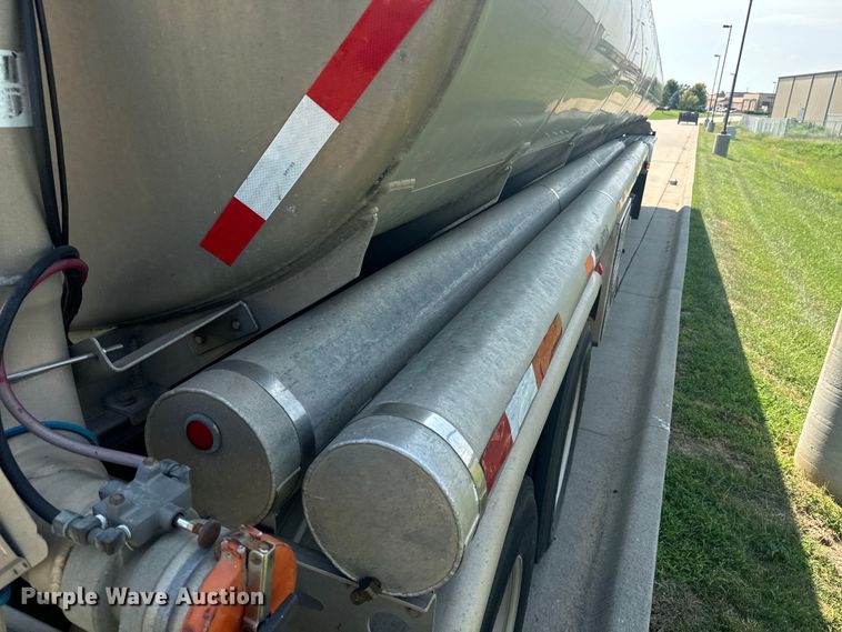 image for item EE7545 2005 Polar tank trailer