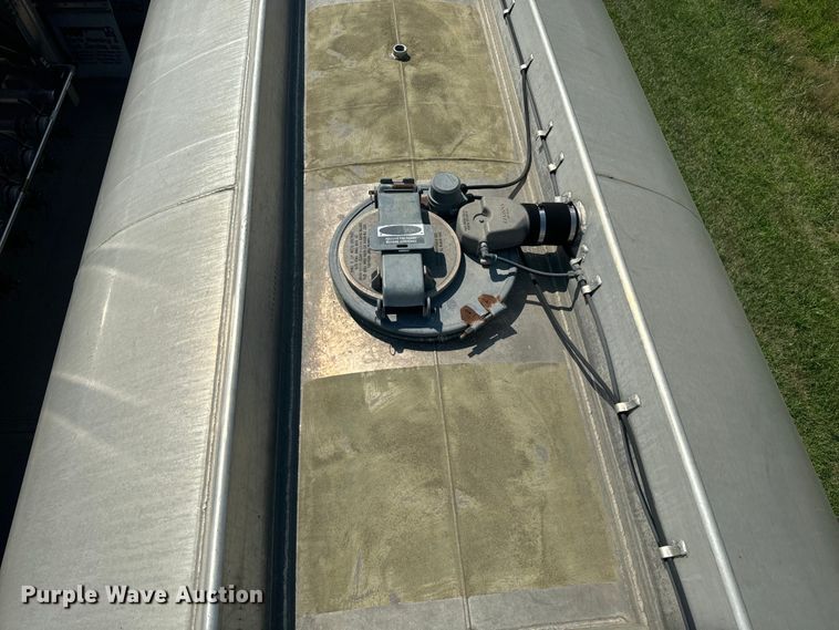 image for item EE7545 2005 Polar tank trailer