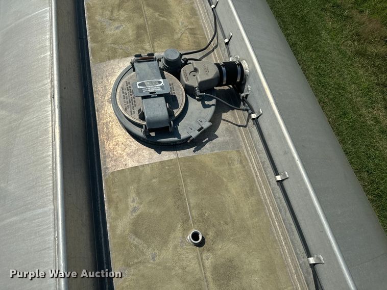 image for item EE7545 2005 Polar tank trailer