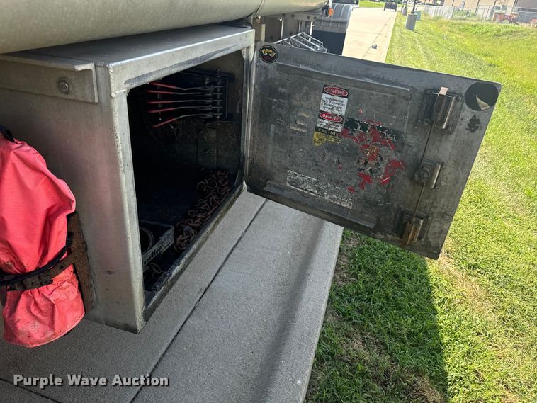 image for item EE7545 2005 Polar tank trailer