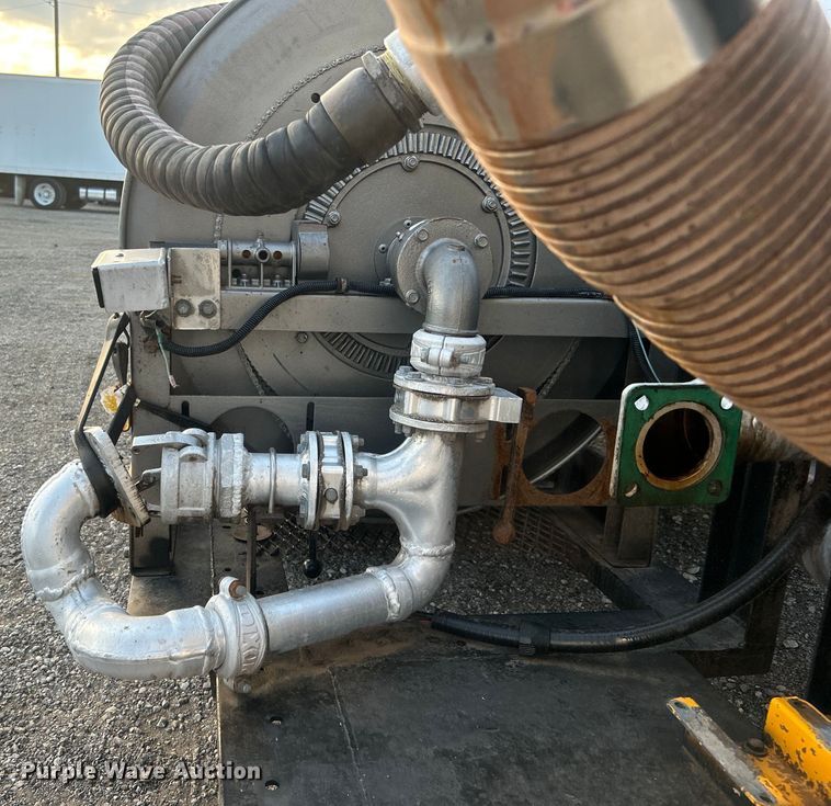 image for item EG0810 2010 Peterbilt  386 semi truck