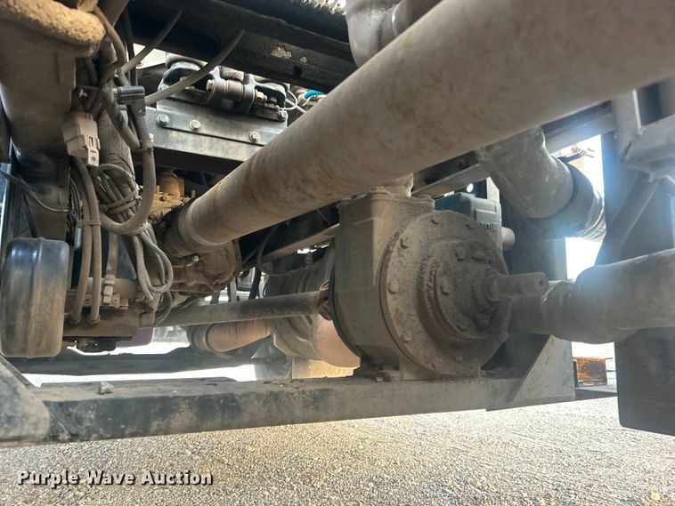 image for item EG0810 2010 Peterbilt  386 semi truck