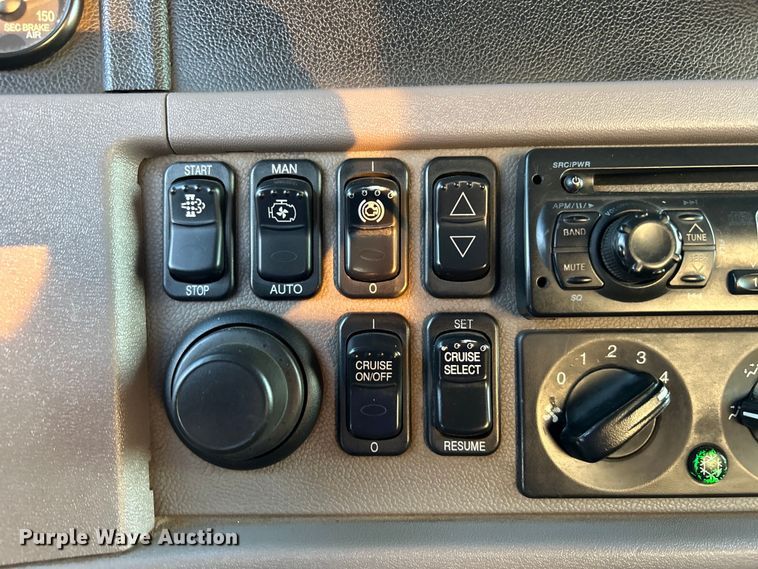 image for item EG0810 2010 Peterbilt  386 semi truck