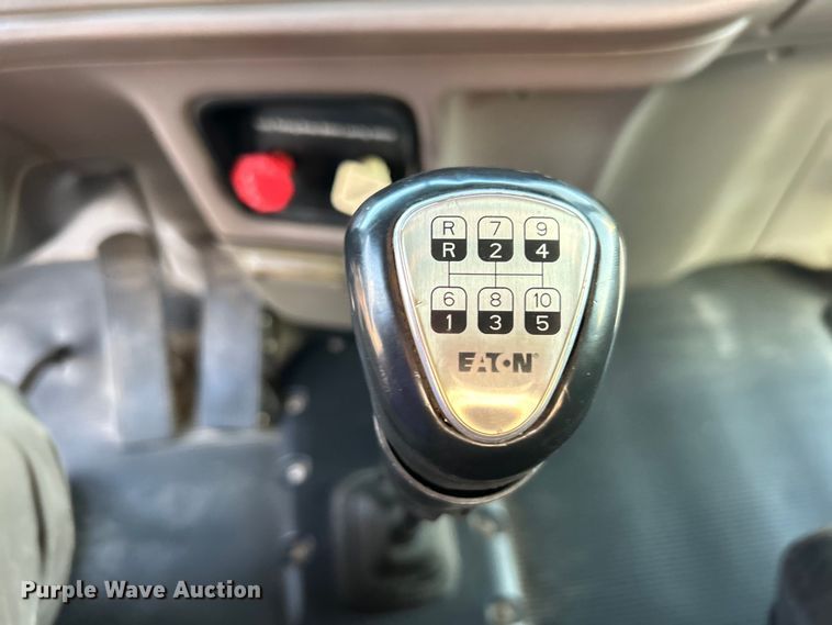 image for item EG0810 2010 Peterbilt  386 semi truck