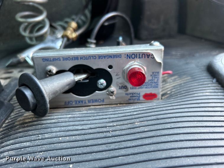 image for item EG0810 2010 Peterbilt  386 semi truck