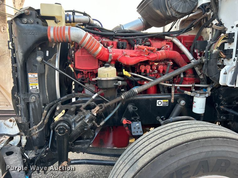 image for item EG0810 2010 Peterbilt  386 semi truck