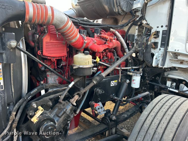 image for item EG0810 2010 Peterbilt  386 semi truck