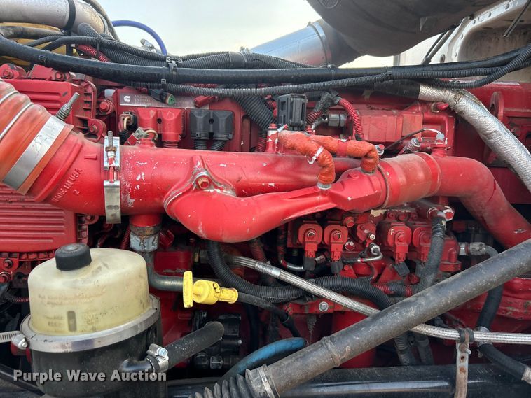 image for item EG0810 2010 Peterbilt  386 semi truck