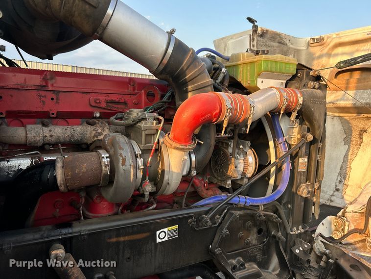 image for item EG0810 2010 Peterbilt  386 semi truck