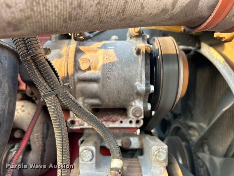 image for item EG0810 2010 Peterbilt  386 semi truck