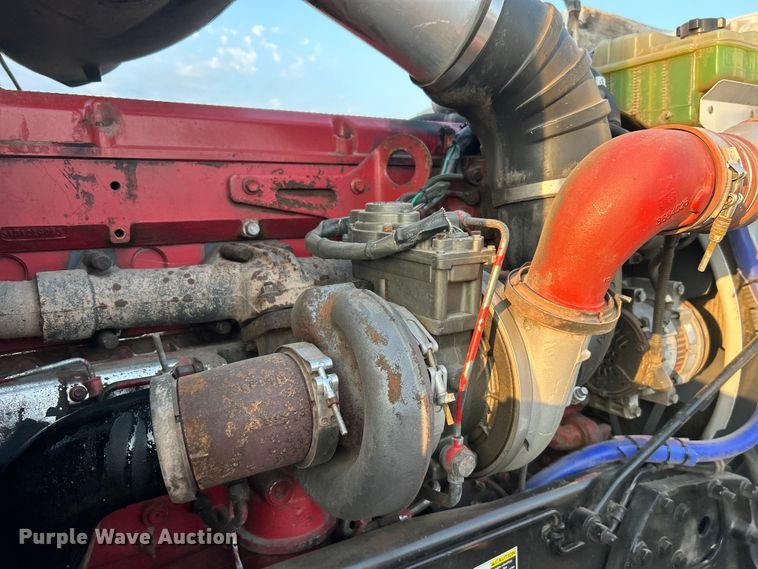 image for item EG0810 2010 Peterbilt  386 semi truck