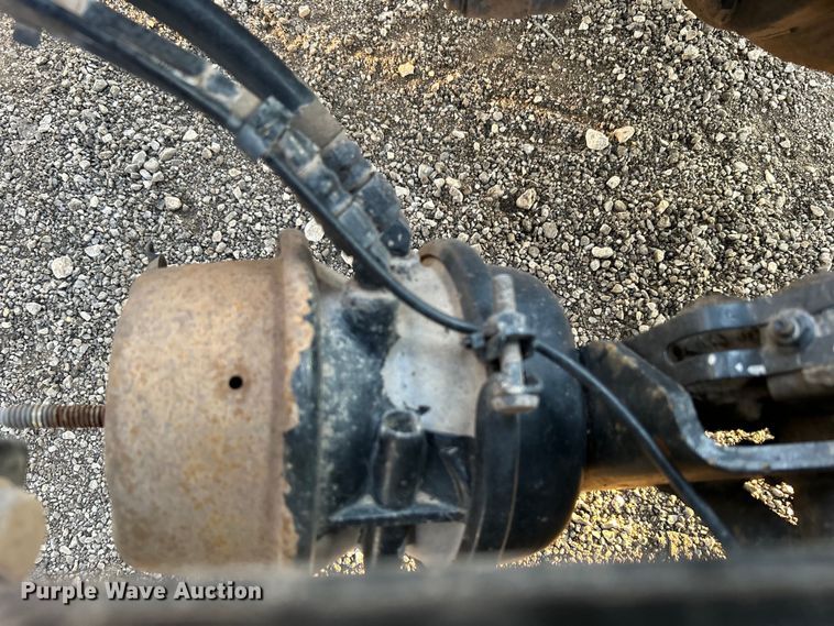 image for item EG0810 2010 Peterbilt  386 semi truck