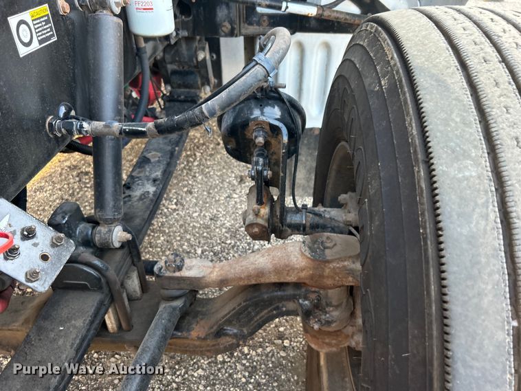 image for item EG0810 2010 Peterbilt  386 semi truck