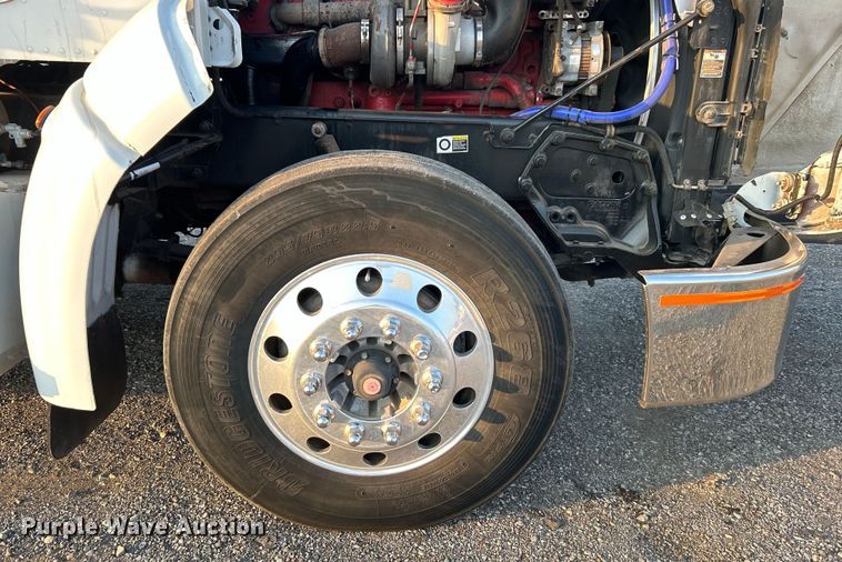 image for item EG0810 2010 Peterbilt  386 semi truck