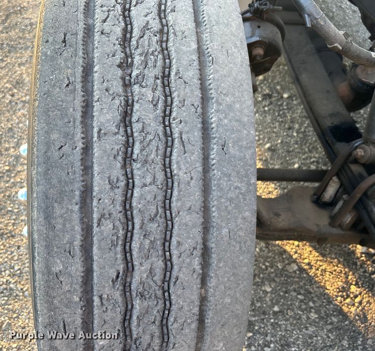 image for item EG0810 2010 Peterbilt  386 semi truck