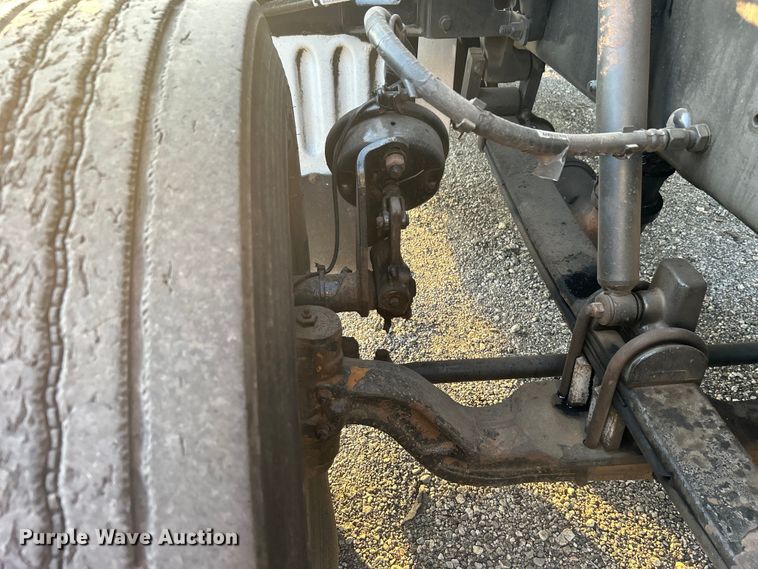 image for item EG0810 2010 Peterbilt  386 semi truck