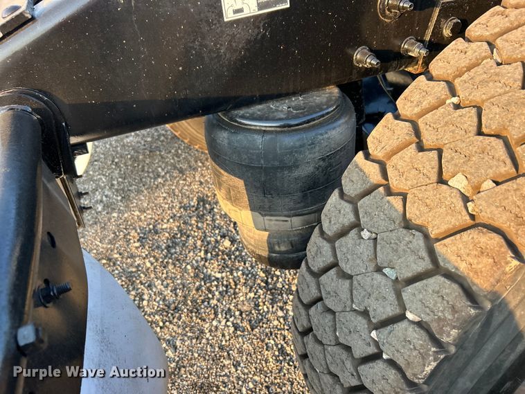 image for item EG0810 2010 Peterbilt  386 semi truck