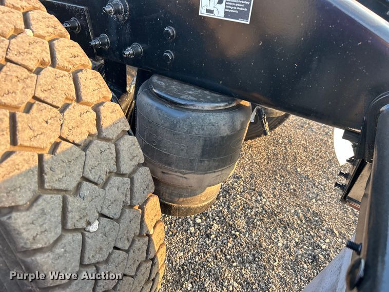 image for item EG0810 2010 Peterbilt  386 semi truck