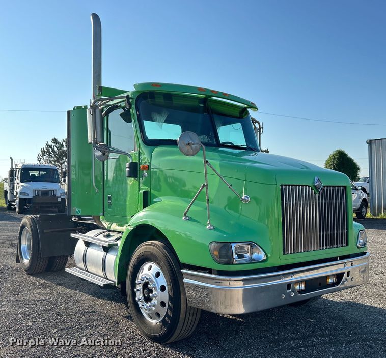 image for item EG0931 2009 International  9200i semi truck