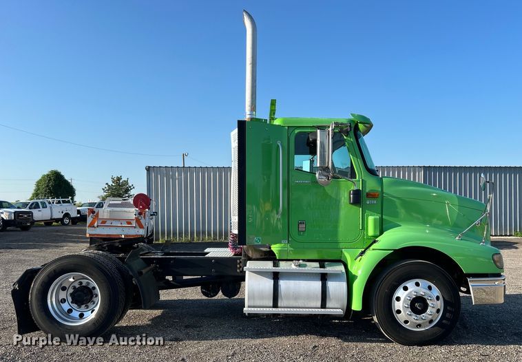 image for item EG0931 2009 International  9200i semi truck