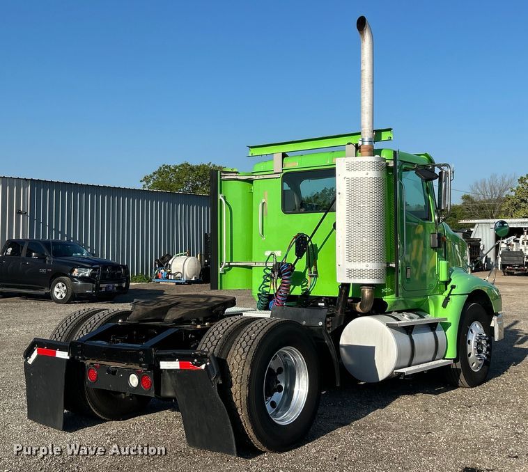 image for item EG0931 2009 International  9200i semi truck