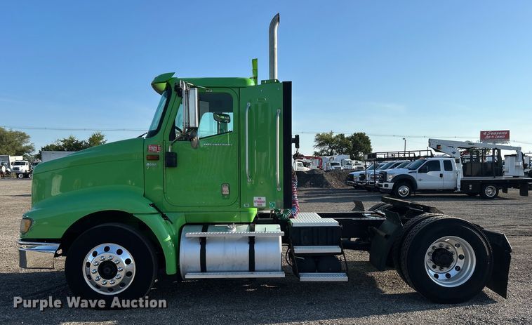 image for item EG0931 2009 International  9200i semi truck