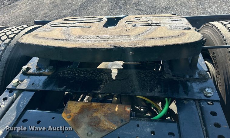 image for item EG0931 2009 International  9200i semi truck