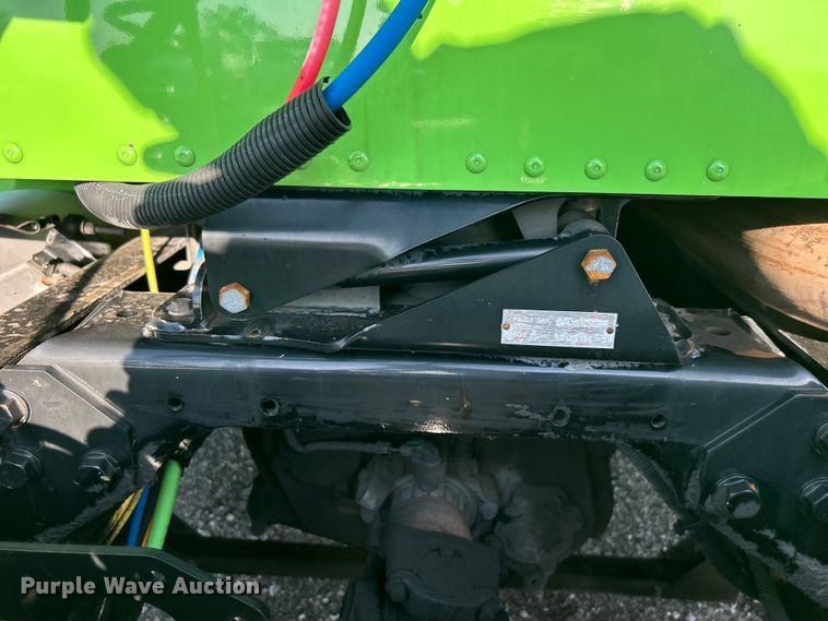 image for item EG0931 2009 International  9200i semi truck