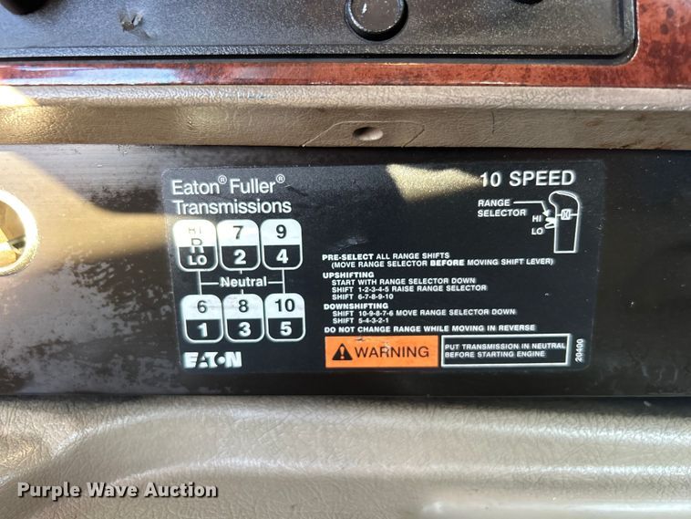 image for item EG0931 2009 International  9200i semi truck