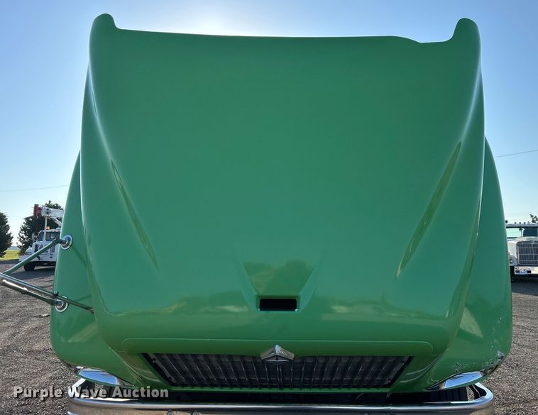 image for item EG0931 2009 International  9200i semi truck