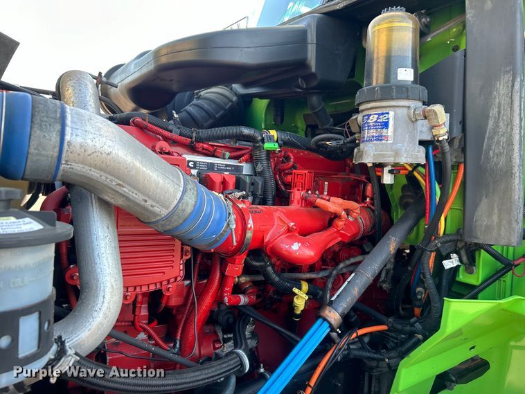 image for item EG0931 2009 International  9200i semi truck