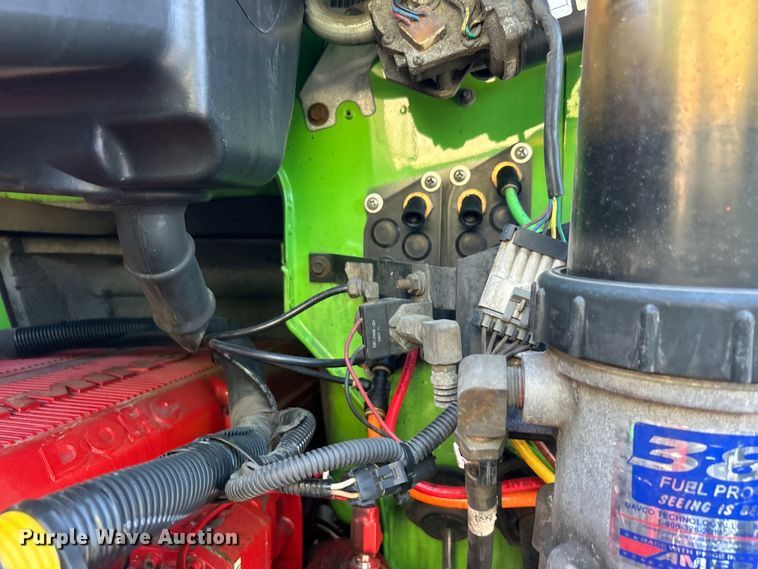 image for item EG0931 2009 International  9200i semi truck