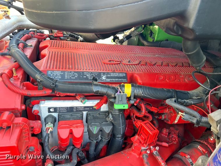 image for item EG0931 2009 International  9200i semi truck