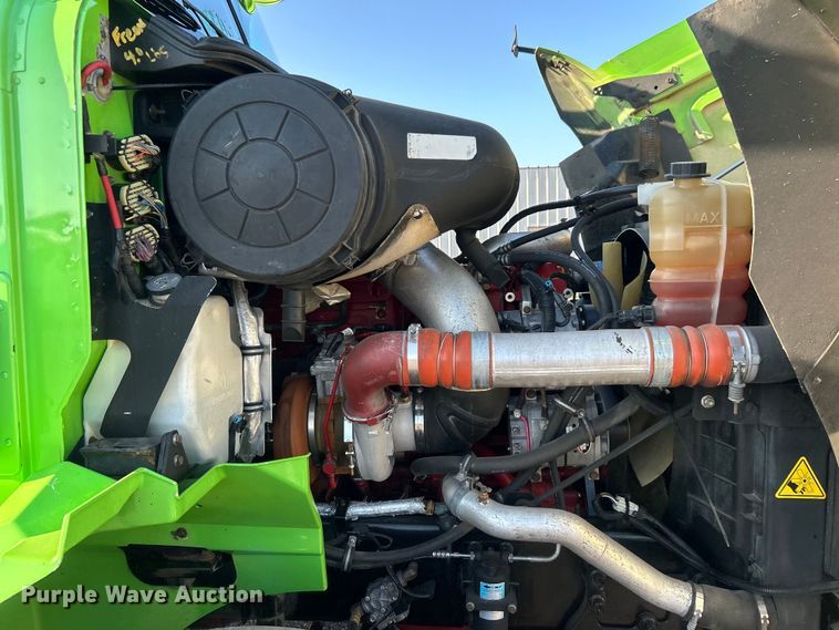 image for item EG0931 2009 International  9200i semi truck