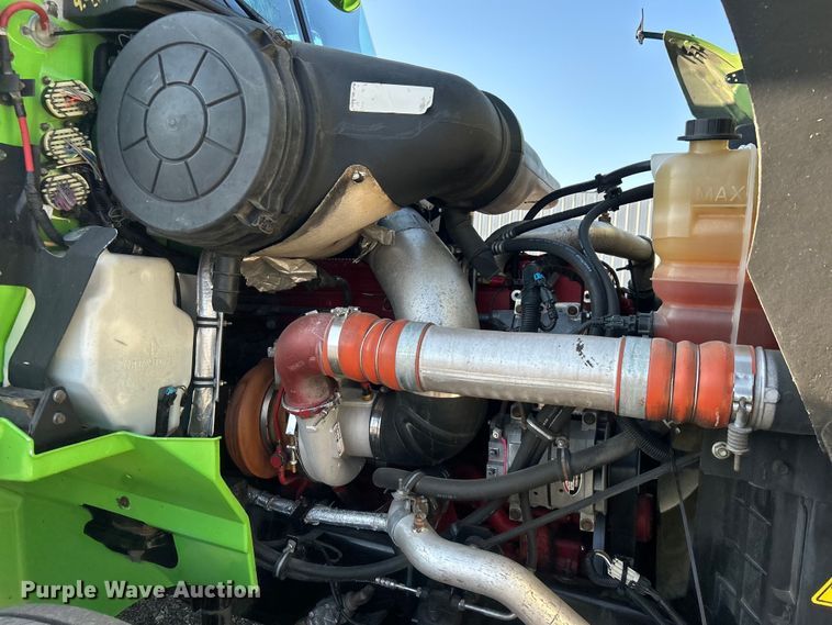 image for item EG0931 2009 International  9200i semi truck