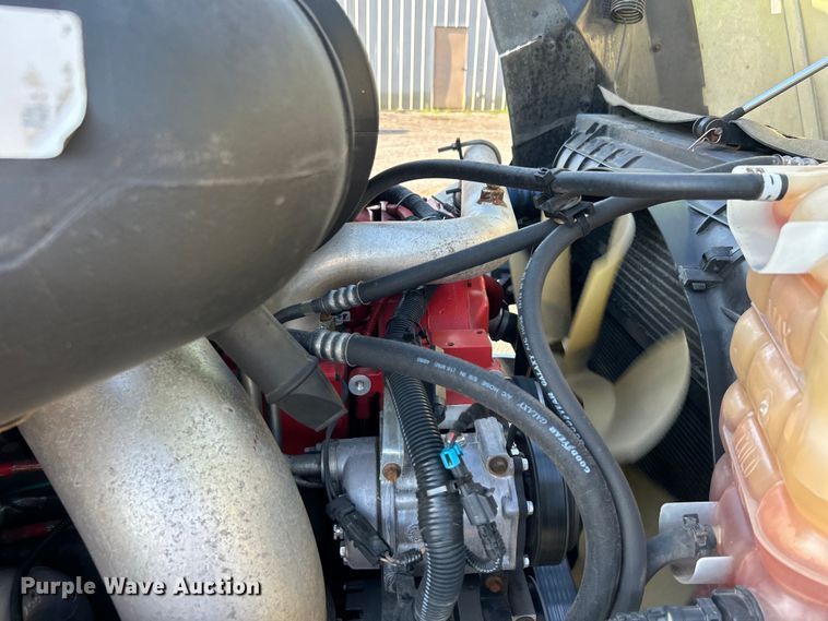 image for item EG0931 2009 International  9200i semi truck